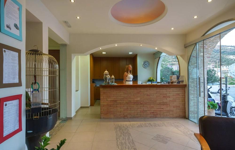 Alianthos Beach Hotel 플라키아스 외부 사진